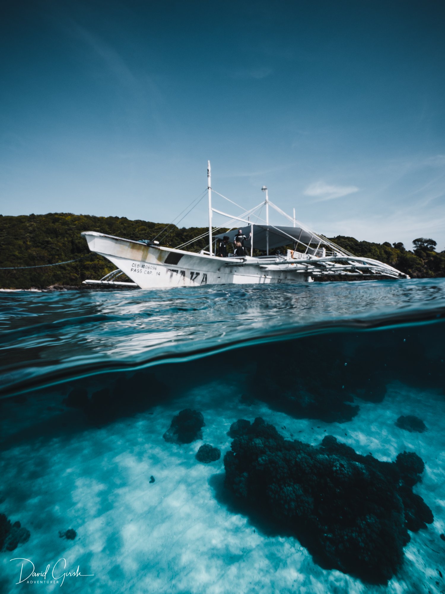 Split shot dive boat